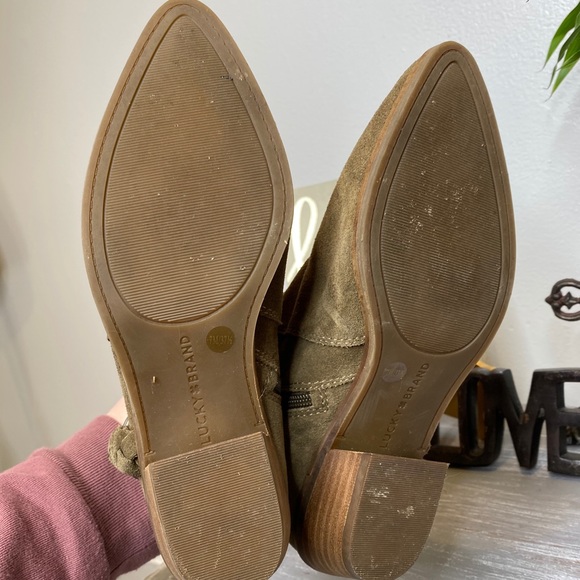 Lucky Brand Enitha Olive green pointed toe suede ankle boots booties 7M - Picture 10 of 11